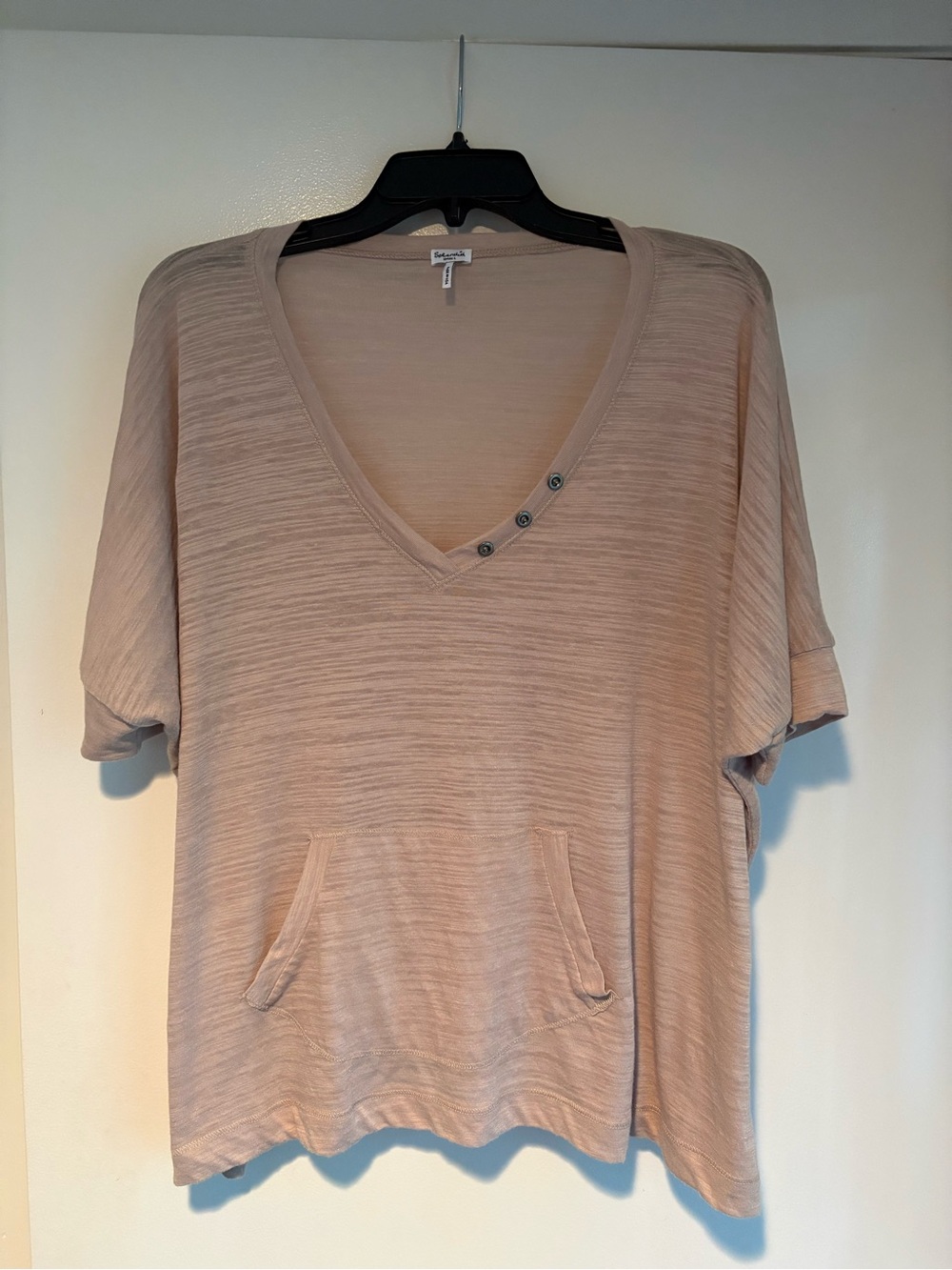 Splendid Short Sleeve V-Neck Pocket Shirt in Blush Taupe